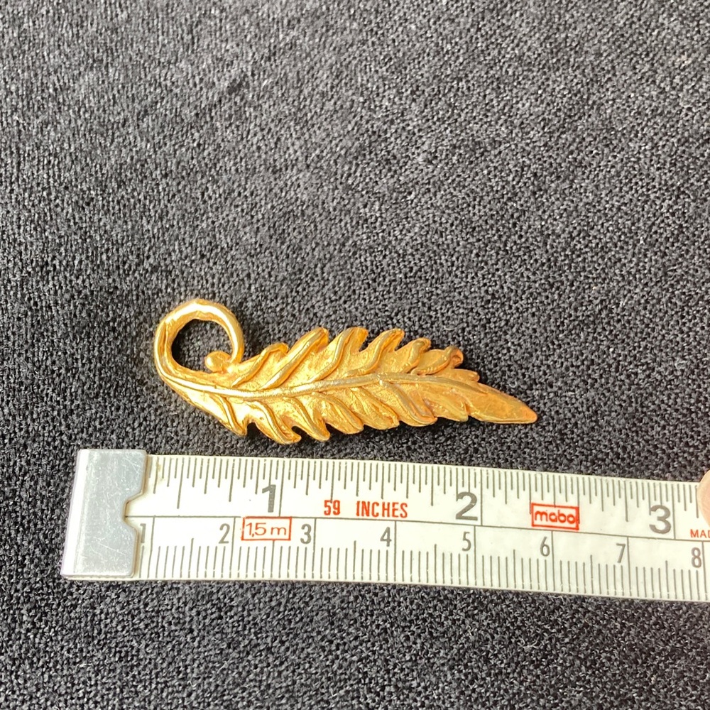 Vintage Kate Hines Leaf Pin - Picture 3 of 3
